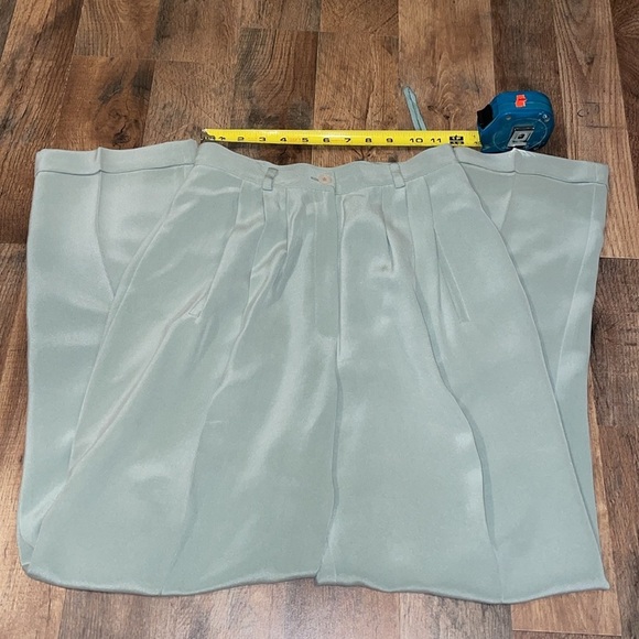 Silk Business Suit.  100% Silk!!!  Vintage.  Cuffed legs.  Pleated pant front. - Picture 13 of 14